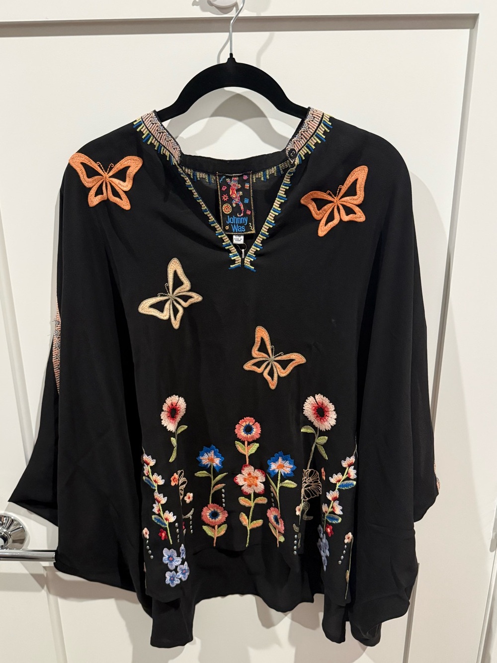 NWT Johnny Was 100% Silk Nuria Pancho Black Embroidered Tunic size S/M